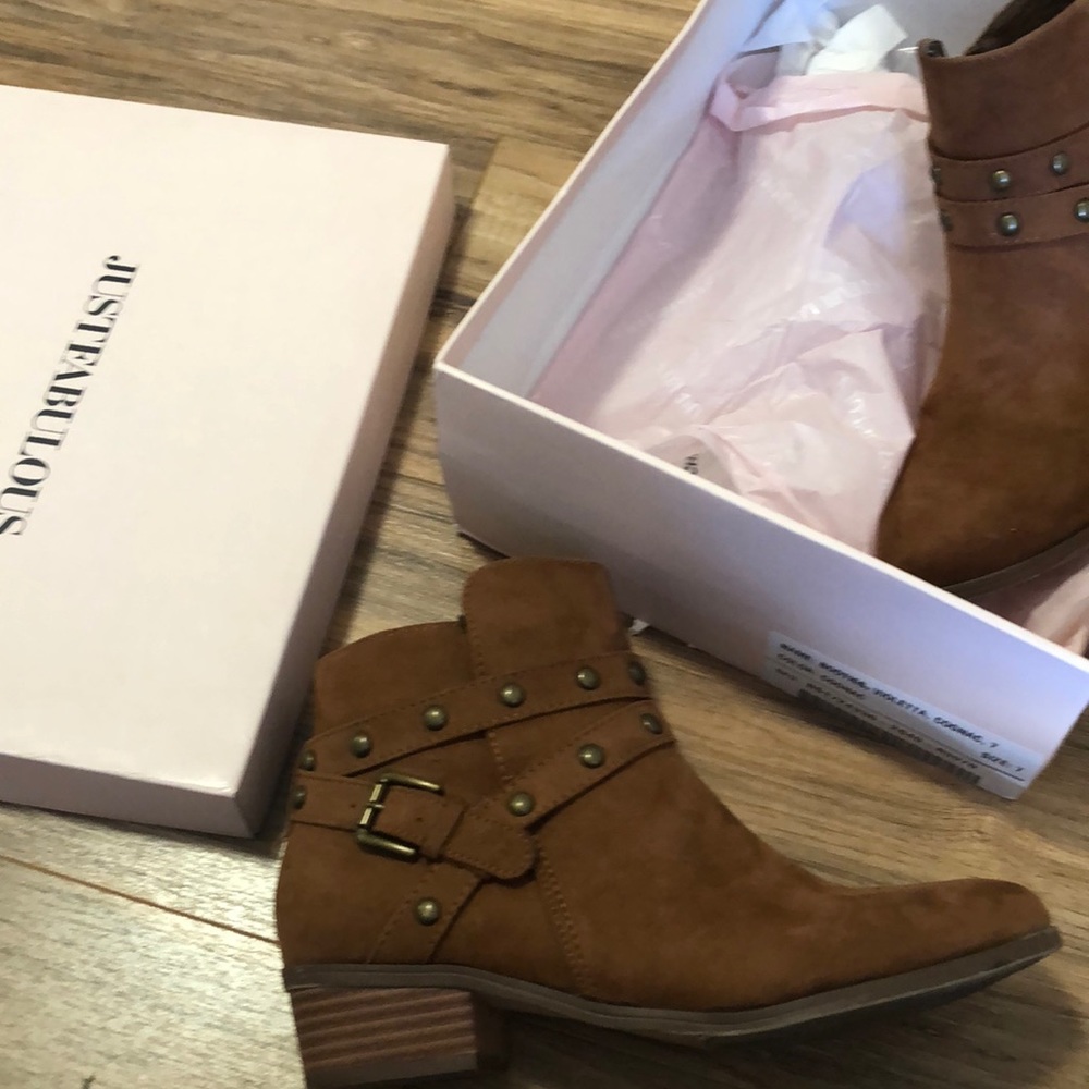 Low camel booties